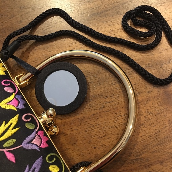 Hard shell small handbag with floral embroidery - Picture 3 of 4